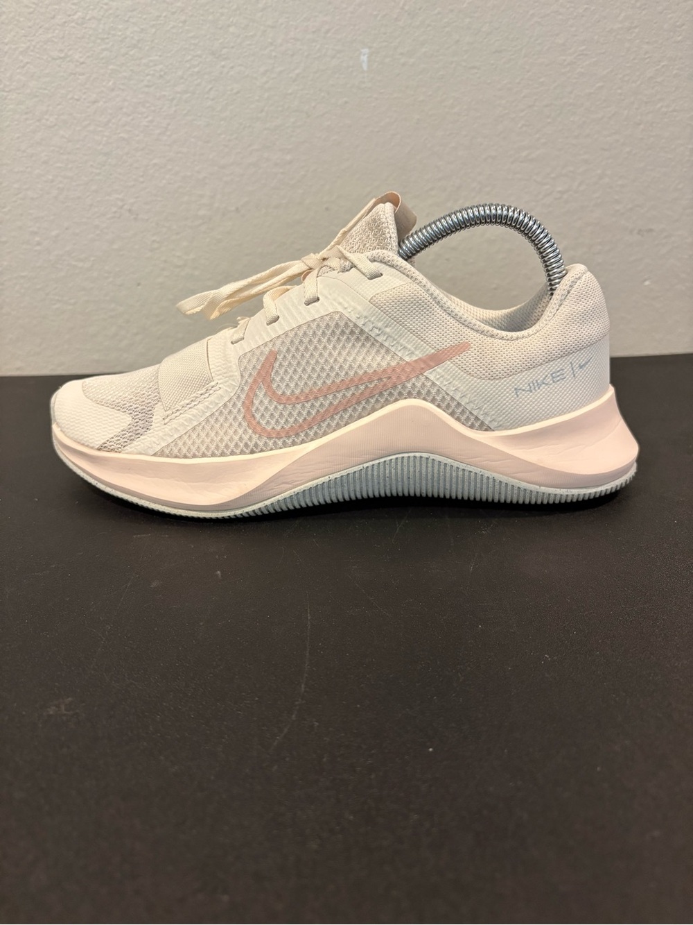 Nike MC Trainer 2 Sneaker Women’s Size 8 Ivory/Pink/Rose Shoes DM0824-104 - Picture 3 of 9